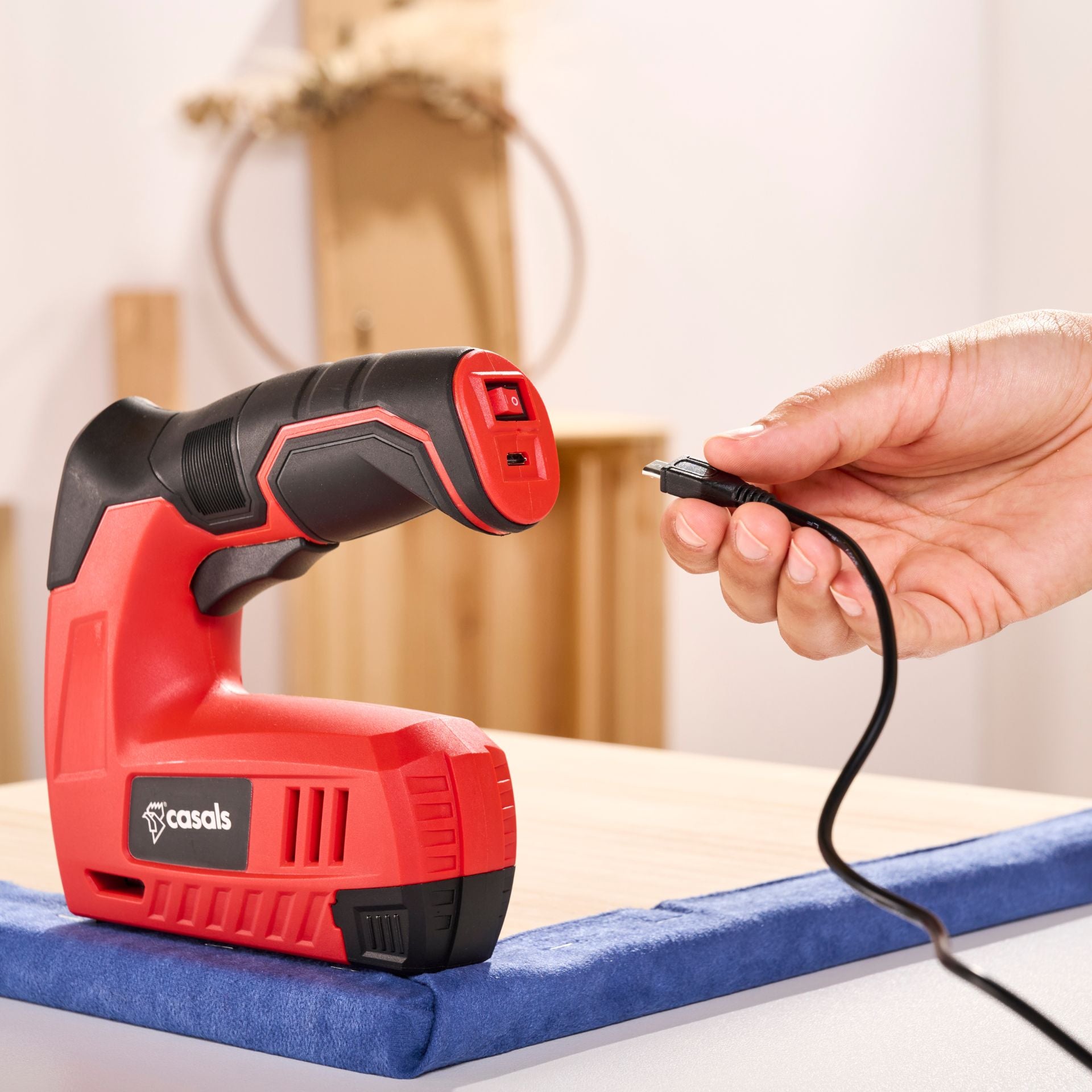 Electric power clearance stapler